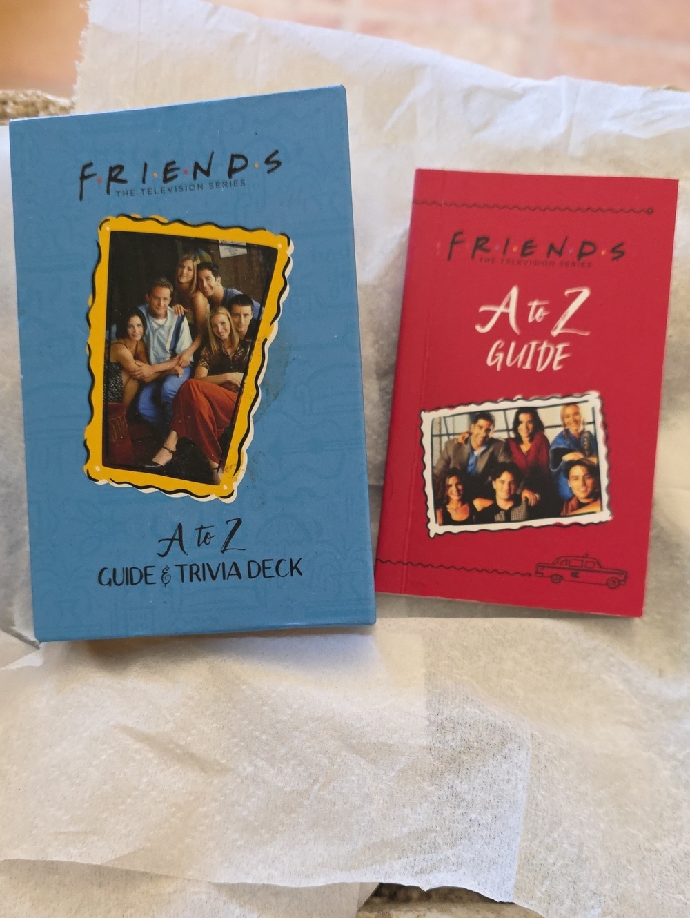 FRIENDS Guide & Trivia Set - Blue Box with Red Booklet
